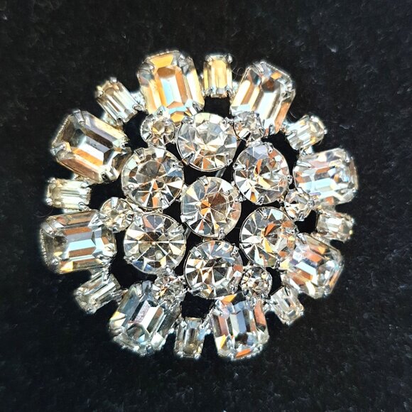 Magnificent Vintage WEISS Emerald Cut & Round White Rhinestone Statement Brooch - Picture 3 of 11